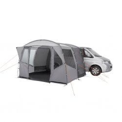 Easy Camp Reine har en stor regnbeskyttet inngang foran på bilteltet.