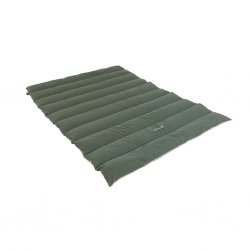 Teppe med en svært myk bomullsoverflate, perfekt for ekstra varme på kjølige kvelder.