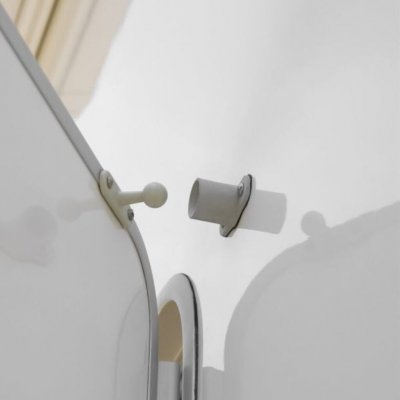 Går även fästa längst upp på dörren.