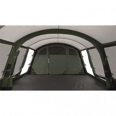 Stort och rymligt tält för camping.