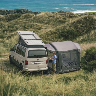 Stilig og praktisk biltelt som passer perfekt på campingferien