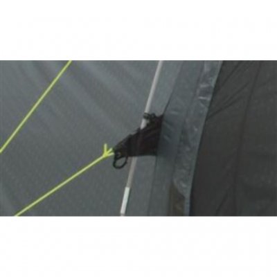 Stormsäkring genom att tältduk linor och stänger fäst ihop vid montering på Sky 4 från Outwell.