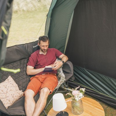 Outwell Carolina 6 er et stort og romslig familietelt for 6 personer.