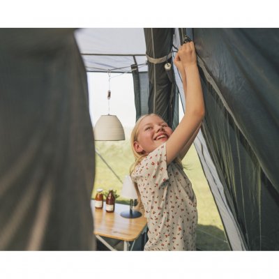 Teltet er kompatibelt med Outwell Nightlight System, som gir integrert belysning både i og utenfor teltet. Systemet krever