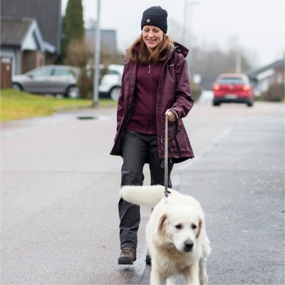 Mössa i ull med mjukt fleecefoder, perfekt för kalla dagar.