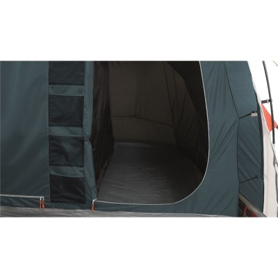 Mörka väggar och tak i sovkabinen ger mindre effekt av morgonsolen i Easy Camp Palmdale 500 Lux.