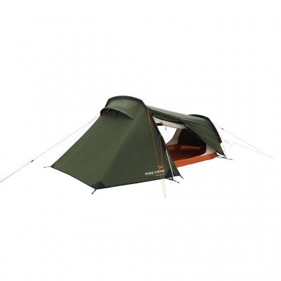 Sarek 2 diagonalt forfra med døren åpen. Romslig vestibyle for oppbevaring, enkel tilgang og god ventilasjon for behagelige even