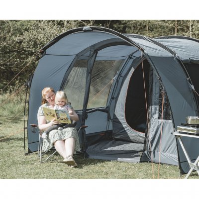 Skarvan 4 er stor og romslig. Den store stuen kan enkelt innredes med bord og stoler.