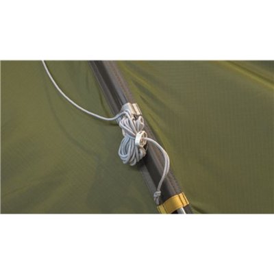 Tältlinor med fästen i duken gör det enkelt och snabbt att packa upp och ihop tältet.