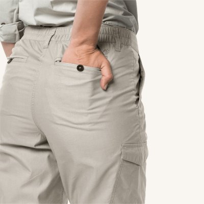 Friluftsbyxa med högre midja.