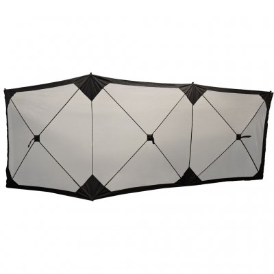 Holiday Mesh är ett lätt och snabbmonterad vindskydd med en längd på 4 meter