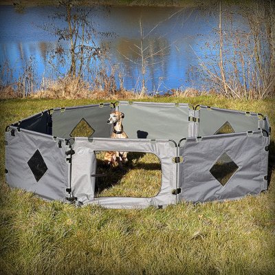 Få raskt et avskjermet område for hunden din på campingferien.