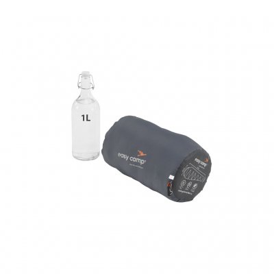 Easy Camp Starling Mummy Black Jr. barnesovepose kan rulles sammen til en liten pakkestørrelse.