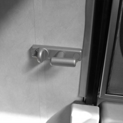 Insidan på låset monterat.