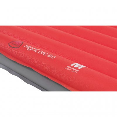 Slitstark yta i 100% polyester och en isolering i microthermo