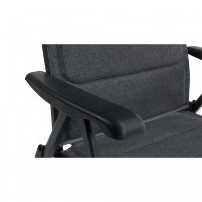 Ekstra brede armlener.