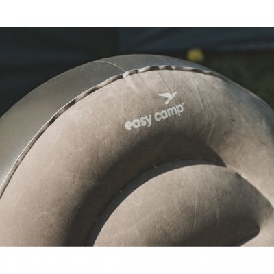 Oppblåsbart lounge-sett med flokket PVC-overflate og sitteflate i myk velour som gir en behagelig følelse mot huden.