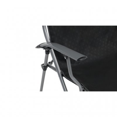 Solid armlener i metall gir en god og robust følelse til campingstolen Outwell Goya XL.