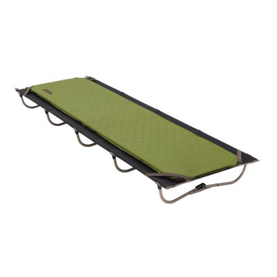 Hörnremmar håller ett isolerat liggunderlag på plats när det används under kalla förhållanden