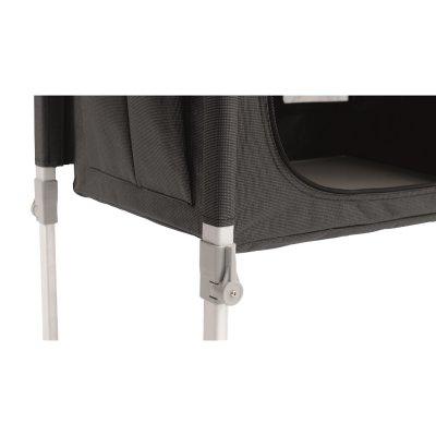 Köksbänken monteras enkelt ihop.