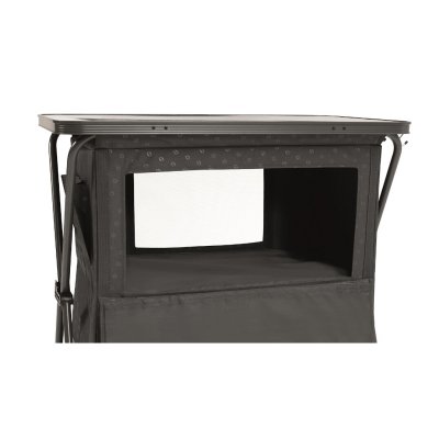 Förvaringsskåp med två fasta hyllplan och nät ventilation i skåpet.