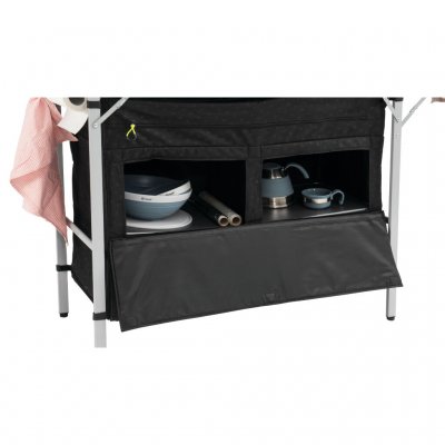 De stora hyllplanen ger dig goda förvaringsmöjligheter för kastruller och gasflaskor