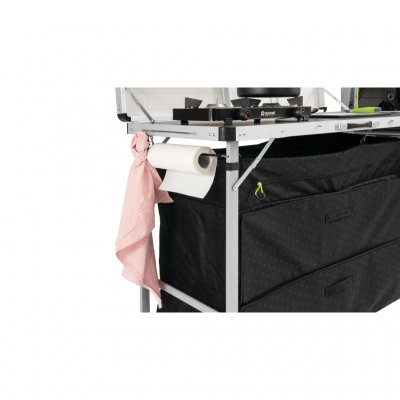 Ena kortsidan ger goda förvaringsmöjligheter för handdukar och annat smått