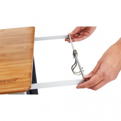 Uttrekkbar holder for et Outwell Collaps oppvaskkar forenkler matlagingen på campingplassen.