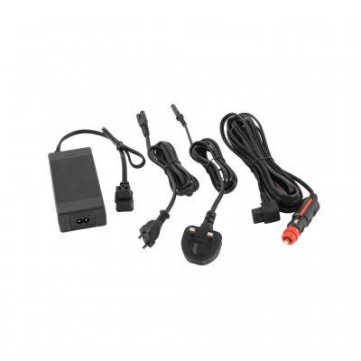 Extra långa kablar för 12V och 230V ingår.