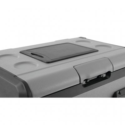 Med skärbrädan på locket.