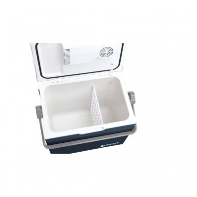 En avdelare gör det möjligt att dela upp maten i kylboxen