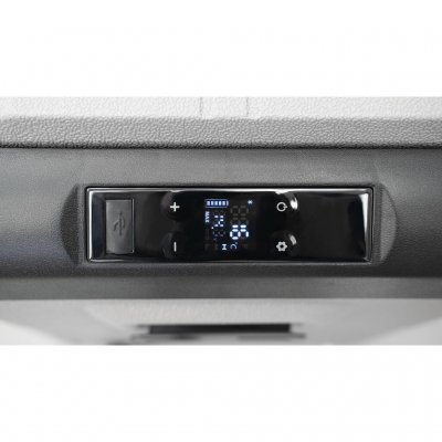 Display for å se og stille inn temperaturen på den kompressordrevne kjøleren.