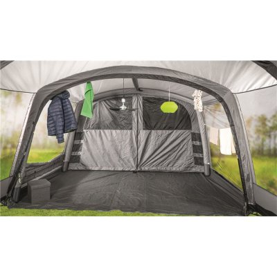 Fäst lampor, kläder, fläktar eller annat i tältet.