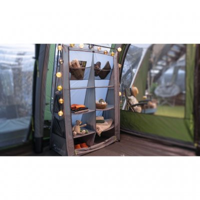 8 hyller og sidelommer gjør at du kan oppbevare mye.