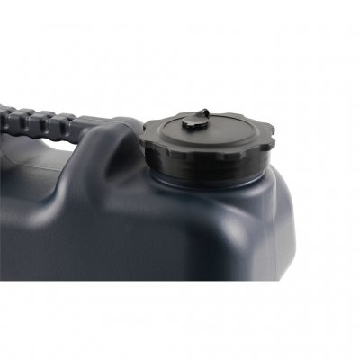 Bred og smal åpning for rask påfylling og nøyaktig helling