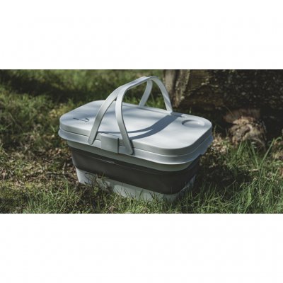 Praktisk piknikkurv for herlige stunder utendørs.