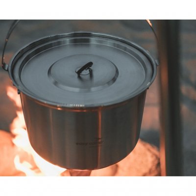 4-Liter-Topf aus rostfreiem Edelstahl. Entwickelt zum Aufhängen über offenem Feuer.