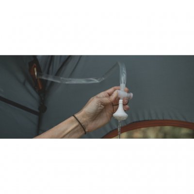 Dusj enkelt utendørs med Easy Camps smarte soldusj.