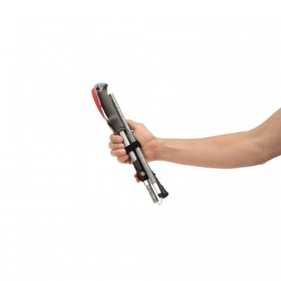 Vandringsstavarna viks ihop till en liten packstorlek på 37 cm