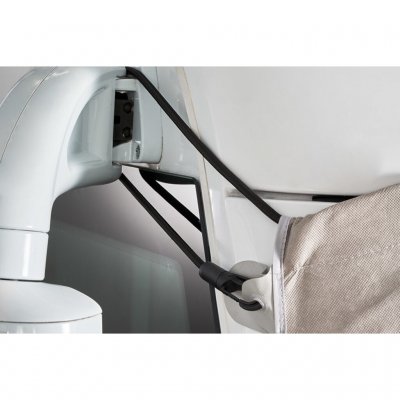 Fästs i backspeglarna upptill.