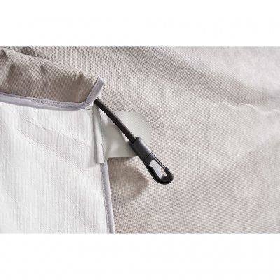 Spänne nedtill för att sträcka och täta mot husbilen.