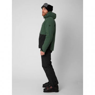 Modellen bär storlek M