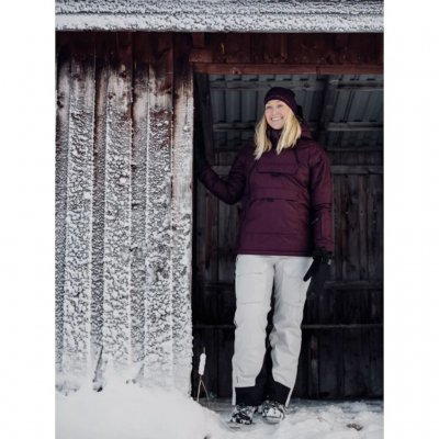 Skidjacka från svenska 2117 i uppdaterad anorackmodell.