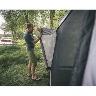 Nyt en fleksibel inngang med to fullt åpne sider med mesh-dør – perfekt for campingeventyr!