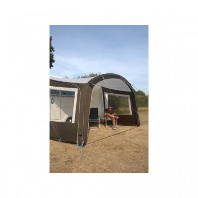 Sidoväggarna gör att du får skydd mot sol, regn och vind.