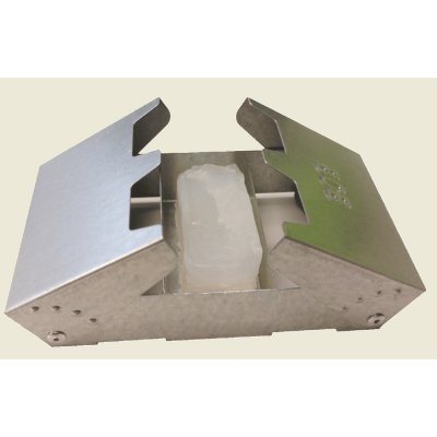 Hållaren för kärlet samt vindskyddet bak underlättar matlagning vid starka vindar