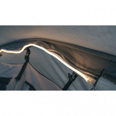 Det unike integrerte og patenterte Outwell Light System gir elegant og effektiv belysning inne i teltet. Drives av valgfri USB-C