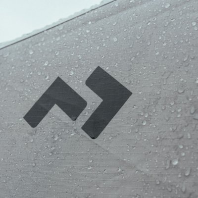 Slitesterkt ripstop-stoff med en vannsøyle på 6000 mm.