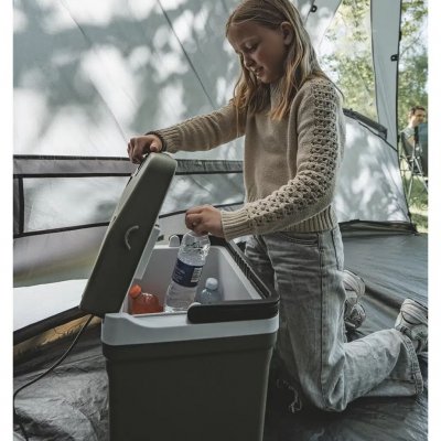 Kjøleboksen er perfekt for piknik.