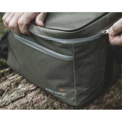 Kjølebagen har en stor toppåpning med glidelås.